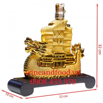 Rượu phong thủy thuyền Rồng mạ vàng Brandy XO 700ml