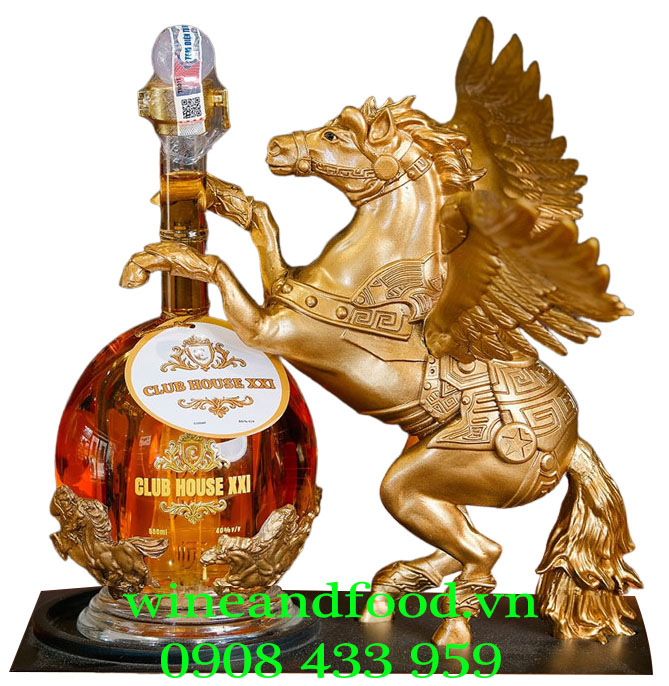 Rượu linh vật ngựa thần có cánh Club House XXI Pegasus có màu hổ phách, hương mật ong, vani, trái cây chín và hương gỗ sồi