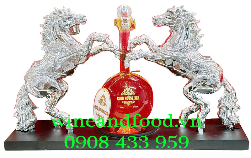 Rượu Linh vật Ngựa Thần có cánh đôi Club House XXI Pegasus Bạc