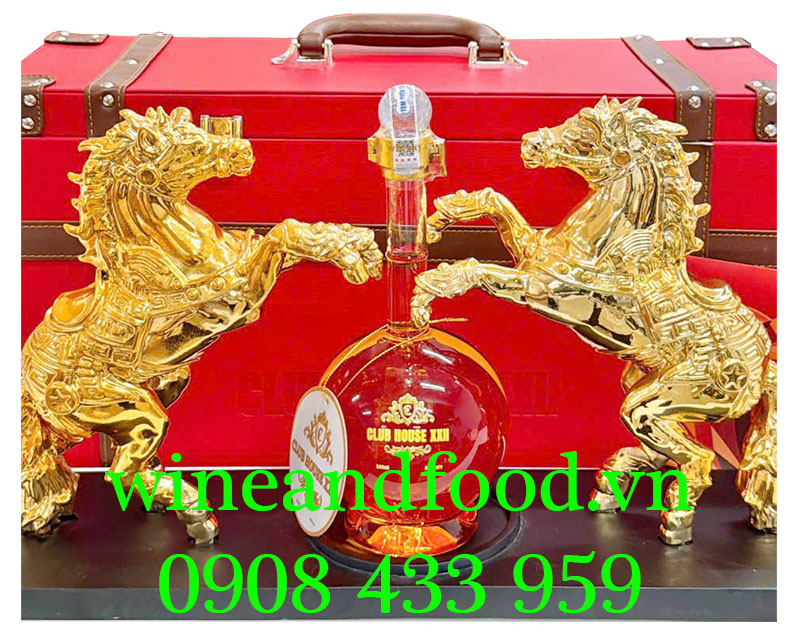 Rượu linh vật Ngựa Thần có cánh đôi Club House XXI Pegasus Gold