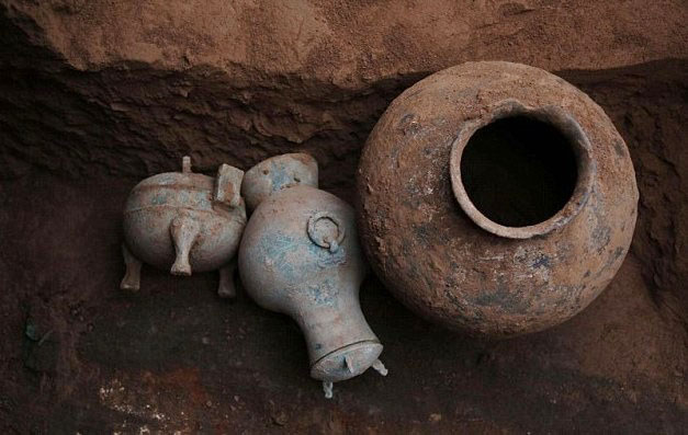 Chiếc bình đựng rượu bằng đồng cổ đại phát hiện tại Thiểm Tây Trung Quốc