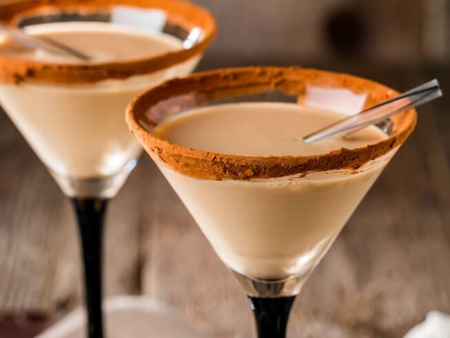 Rượu Baileys lắc với đá